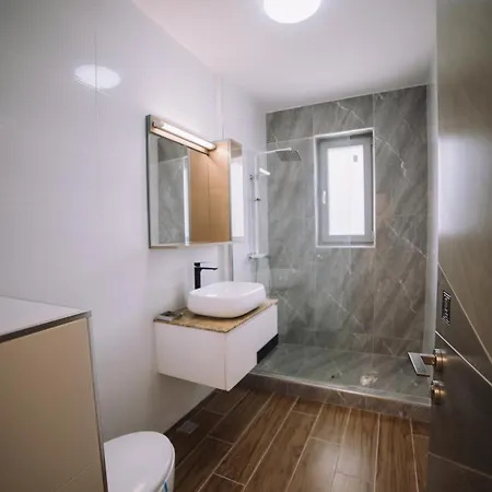 Signature Promenada 2 3* ナボダリ